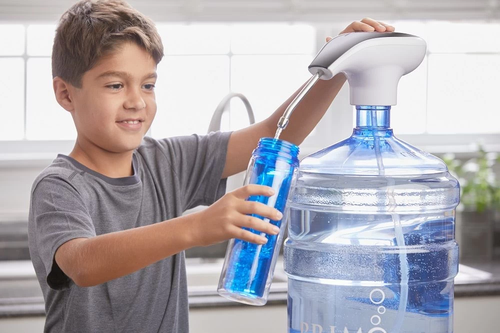 The Flow - Rechargeable Portable Electronic Water Dispenser 2 The Flow - Rechargeable Portable Electronic Water Dispenser - Image 2